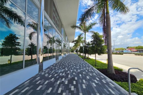 Commercial property in Hallandale Beach, Florida № 2032718 - photo 23