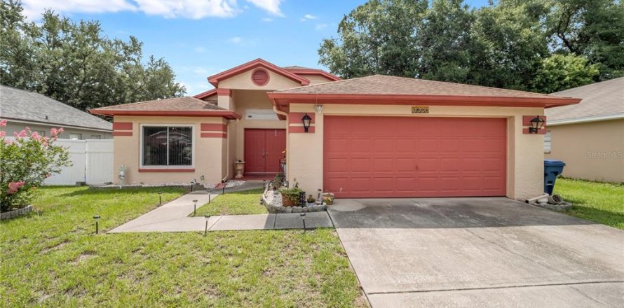 House in Lutz, Florida 3 bedrooms, 149.02 sq.m. № 2217654