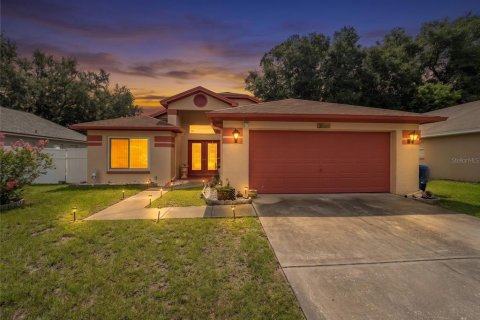 House in Lutz, Florida 3 bedrooms, 149.02 sq.m. № 2217654 - photo 2