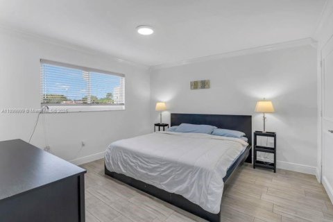 Condo in Sunrise, Florida, 2 bedrooms  № 1952526 - photo 19