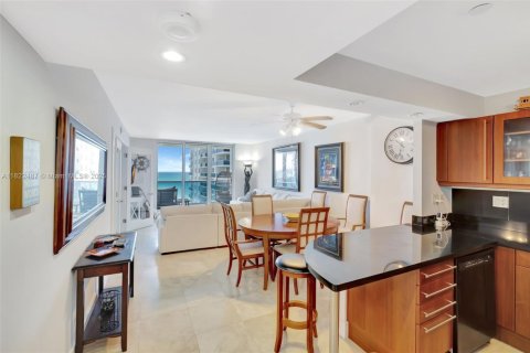 Condominio en venta en Miami Beach, Florida, 1 dormitorio, 78.97 m2 № 1790198 - foto 2