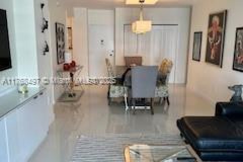 Copropriété à louer à Hallandale Beach, Floride: 1 chambre, 80.82 m2 № 2037187 - photo 4