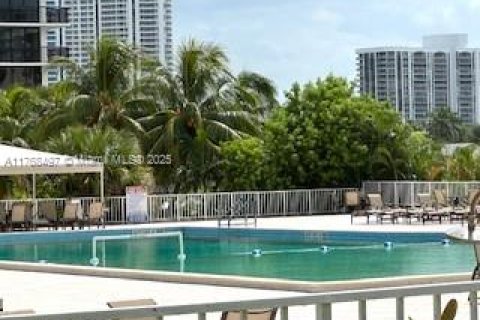 Copropriété à louer à Hallandale Beach, Floride: 1 chambre, 80.82 m2 № 2037187 - photo 14