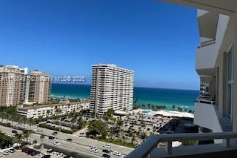 Condo in Hallandale Beach, Florida, 1 bedroom  № 2037187