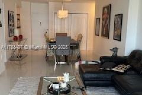 Copropriété à louer à Hallandale Beach, Floride: 1 chambre, 80.82 m2 № 2037187 - photo 7