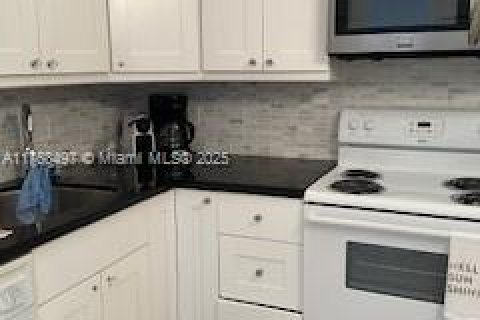 Copropriété à louer à Hallandale Beach, Floride: 1 chambre, 80.82 m2 № 2037187 - photo 3