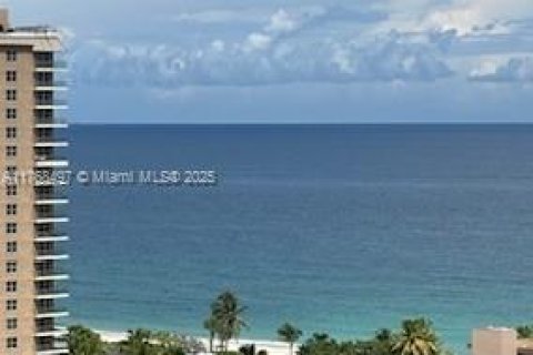 Copropriété à louer à Hallandale Beach, Floride: 1 chambre, 80.82 m2 № 2037187 - photo 11