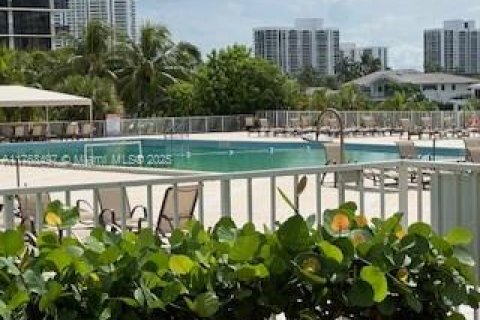 Copropriété à louer à Hallandale Beach, Floride: 1 chambre, 80.82 m2 № 2037187 - photo 15