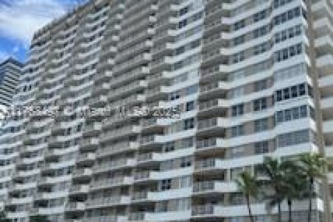 Copropriété à louer à Hallandale Beach, Floride: 1 chambre, 80.82 m2 № 2037187 - photo 16