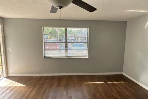 Commercial property in Bradenton, Florida 6 bedrooms, 239.5 sq.m. № 1588779 - photo 2