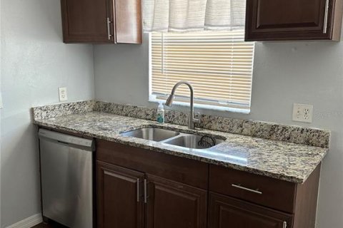 Commercial property in Bradenton, Florida 6 bedrooms, 239.5 sq.m. № 1588779 - photo 6