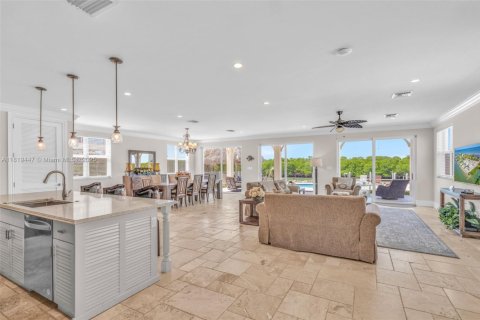 Commercial property in Marathon, Florida № 1779694 - photo 14