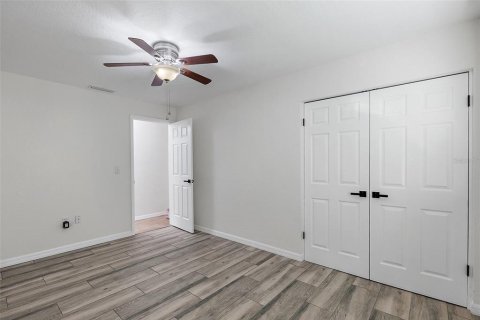 House in Saint Petersburg, Florida 4 bedrooms, 151.99 sq.m. № 1556800 - photo 22