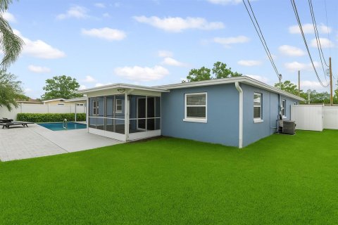House in Saint Petersburg, Florida 4 bedrooms, 151.99 sq.m. № 1556800 - photo 28