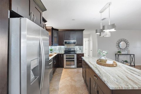 House in Saint Petersburg, Florida 4 bedrooms, 151.99 sq.m. № 1556800 - photo 8