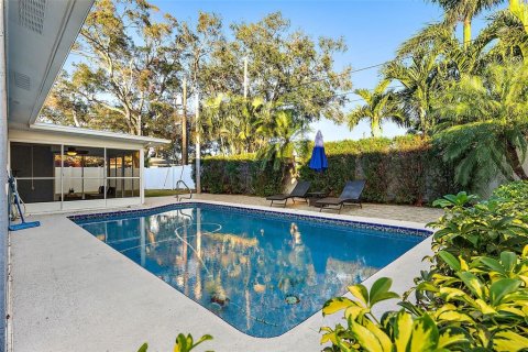 House in Saint Petersburg, Florida 4 bedrooms, 151.99 sq.m. № 1556800 - photo 25