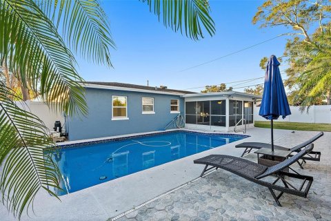House in Saint Petersburg, Florida 4 bedrooms, 151.99 sq.m. № 1556800 - photo 26