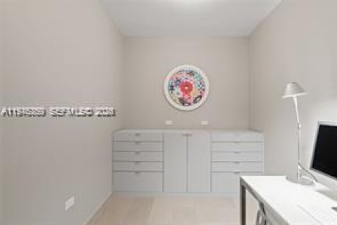 Condo in Miami, Florida, 2 bedrooms  № 2040669 - photo 25