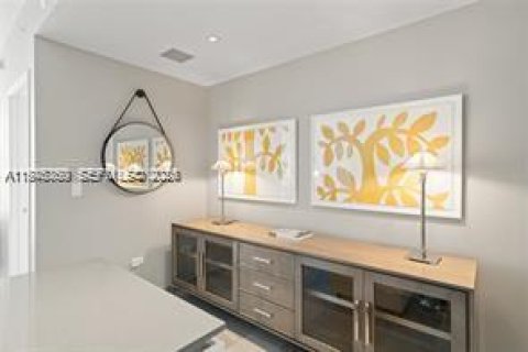 Condo in Miami, Florida, 2 bedrooms  № 2040669 - photo 30