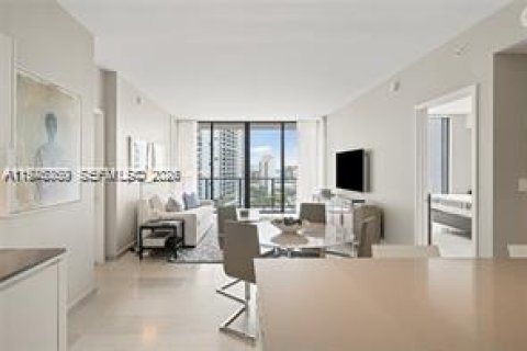 Condo in Miami, Florida, 2 bedrooms  № 2040669 - photo 29