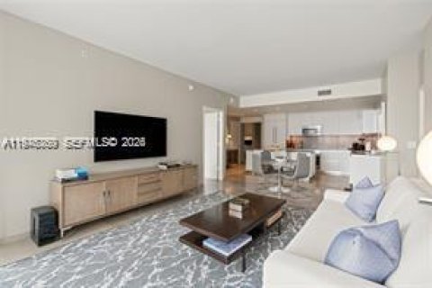 Condo in Miami, Florida, 2 bedrooms  № 2040669 - photo 11