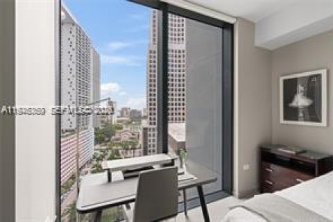 Condo in Miami, Florida, 2 bedrooms  № 2040669 - photo 17