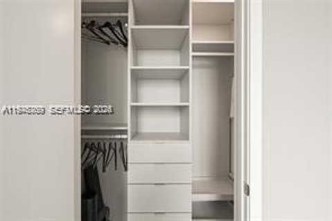 Condo in Miami, Florida, 2 bedrooms  № 2040669 - photo 20