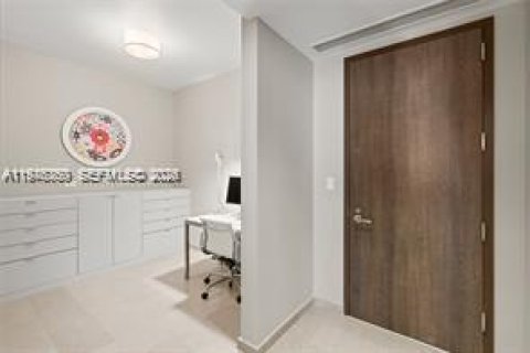 Condo in Miami, Florida, 2 bedrooms  № 2040669 - photo 26