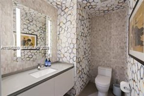 Condo in Miami, Florida, 2 bedrooms  № 2040669 - photo 28