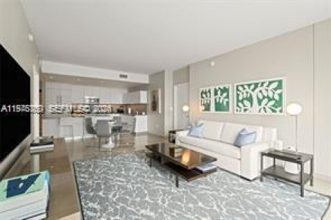 Condo in Miami, Florida, 2 bedrooms  № 2040669 - photo 12