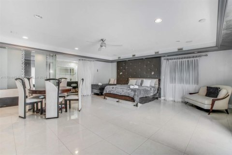 Villa ou maison à vendre à North Miami, Floride: 12 chambres, 674.38 m2 № 1934102 - photo 22