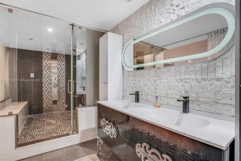 Villa ou maison à vendre à North Miami, Floride: 12 chambres, 674.38 m2 № 1934102 - photo 29