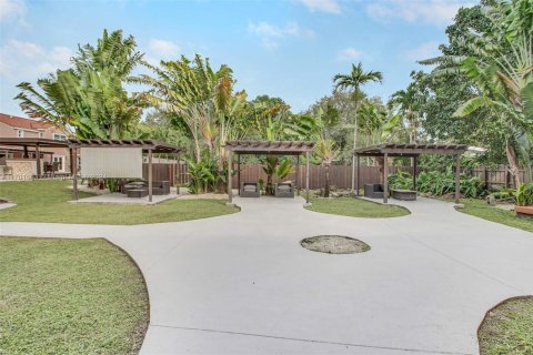 Villa ou maison à vendre à North Miami, Floride: 12 chambres, 674.38 m2 № 1934102 - photo 6