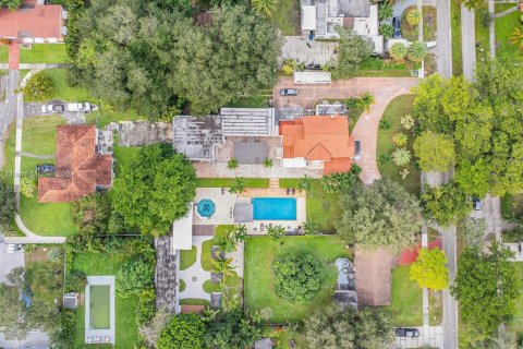 Villa ou maison à vendre à North Miami, Floride: 12 chambres, 674.38 m2 № 1934102 - photo 1
