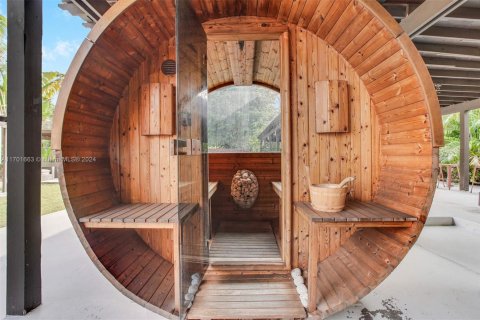 Villa ou maison à vendre à North Miami, Floride: 12 chambres, 674.38 m2 № 1934102 - photo 13