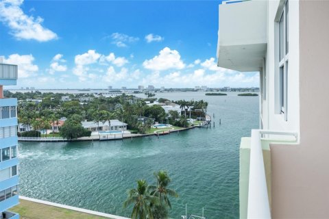 Condo à Bay Harbor Islands, Floride, 1 chambre  № 2152814