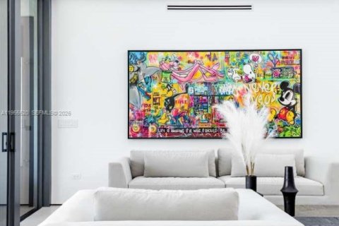 Casa en alquiler en Miami, Florida, 6 dormitorios, 381.18 m2 № 2010669 - foto 9