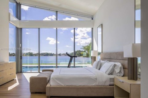 Casa en alquiler en Miami, Florida, 6 dormitorios, 381.18 m2 № 2010669 - foto 19