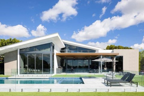 Casa en Miami, Florida 6 dormitorios, 381.18 m2 № 2010669