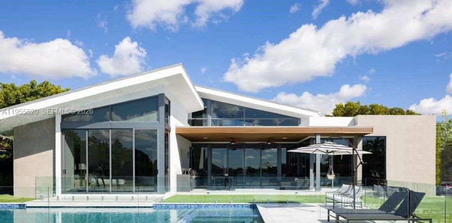 Casa en Miami, Florida 6 dormitorios, 381.18 m2 № 2010669