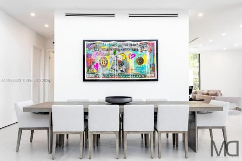 Casa en alquiler en Miami, Florida, 6 dormitorios, 381.18 m2 № 2010669 - foto 13