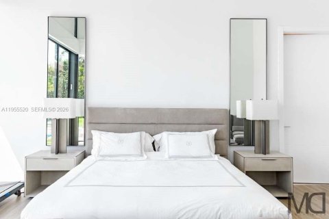 Casa en alquiler en Miami, Florida, 6 dormitorios, 381.18 m2 № 2010669 - foto 20