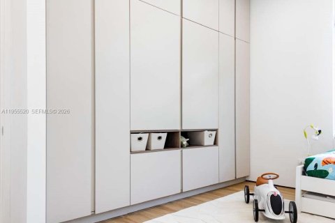 Casa en alquiler en Miami, Florida, 6 dormitorios, 381.18 m2 № 2010669 - foto 26