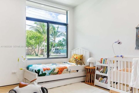 Casa en alquiler en Miami, Florida, 6 dormitorios, 381.18 m2 № 2010669 - foto 28