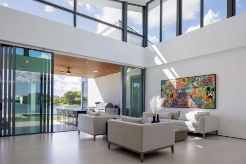 Casa en alquiler en Miami, Florida, 6 dormitorios, 381.18 m2 № 2010669 - foto 8