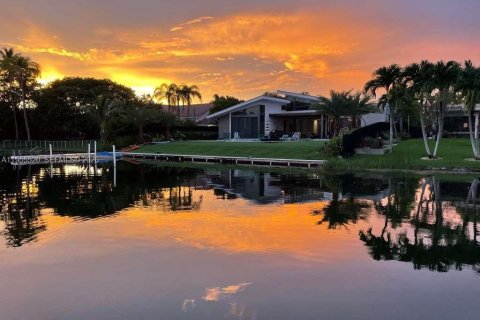 Casa en alquiler en Miami, Florida, 6 dormitorios, 381.18 m2 № 2010669 - foto 2