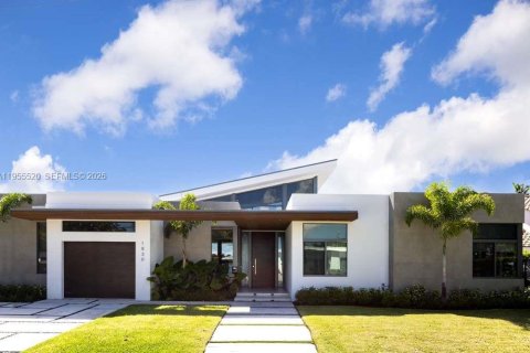 Casa en alquiler en Miami, Florida, 6 dormitorios, 381.18 m2 № 2010669 - foto 4