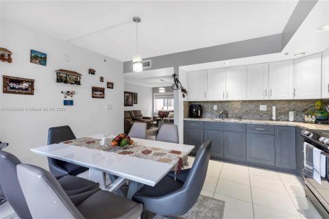 Condominio en venta en Miami, Florida, 3 dormitorios, 96.62 m2 № 1956369 - foto 4