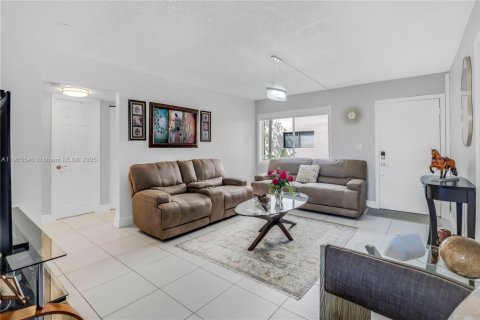 Condominio en venta en Miami, Florida, 3 dormitorios, 96.62 m2 № 1956369 - foto 9