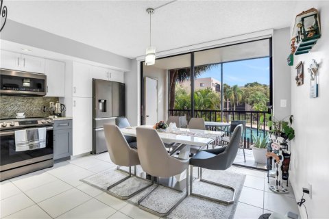 Condominio en venta en Miami, Florida, 3 dormitorios, 96.62 m2 № 1956369 - foto 1